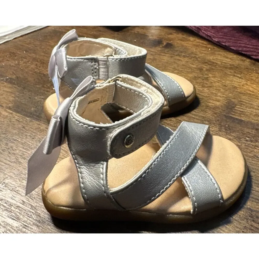 Ugg Girl Toddler Sandals size 2 / 3‎ Silver